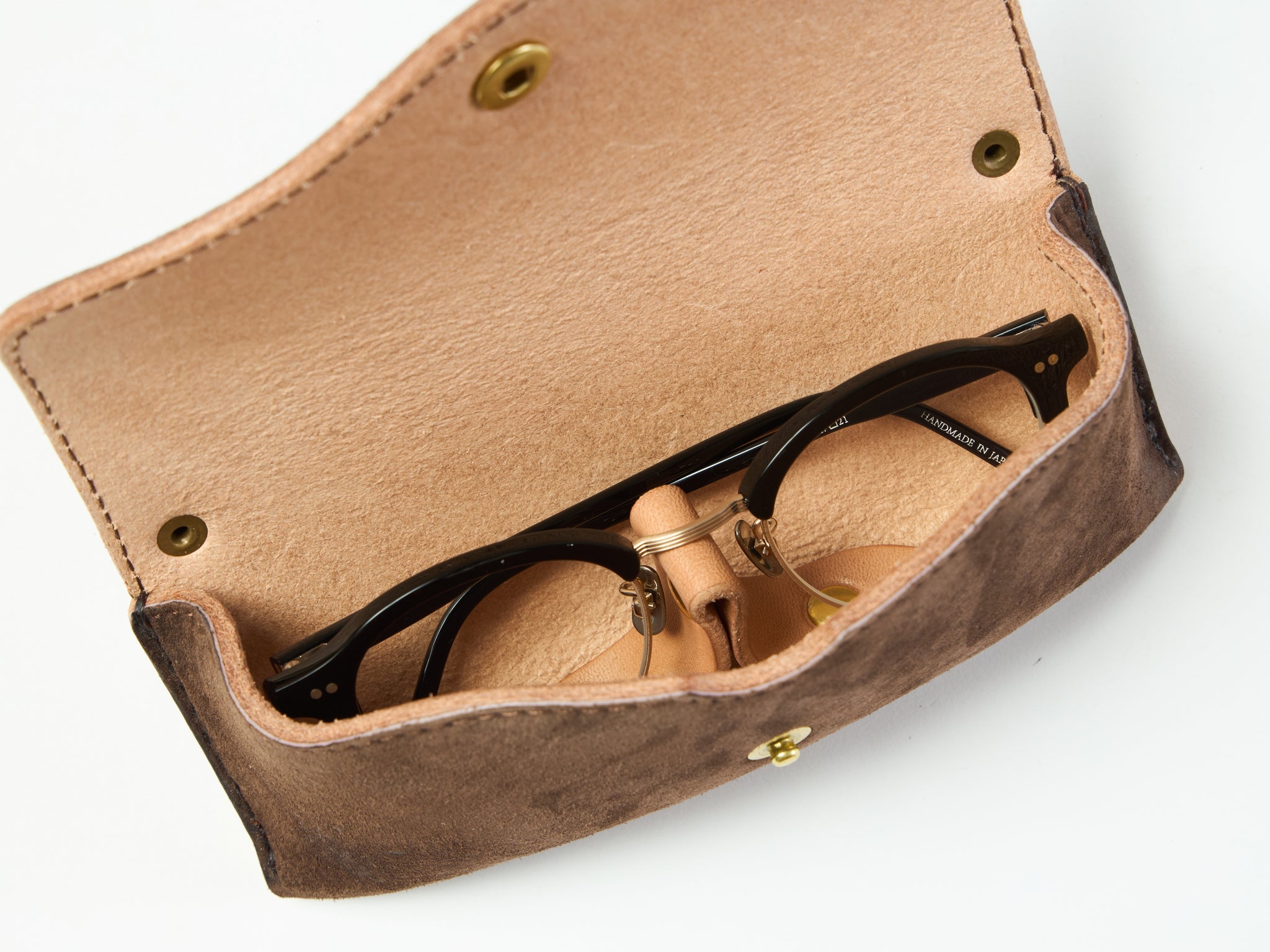 【BrownBrown×2nd】ウェアラブルアイウエアケース BrownBrown×2nd】ウェアラブルアイウエアケース[Brown Trout] – CLUB 2nd