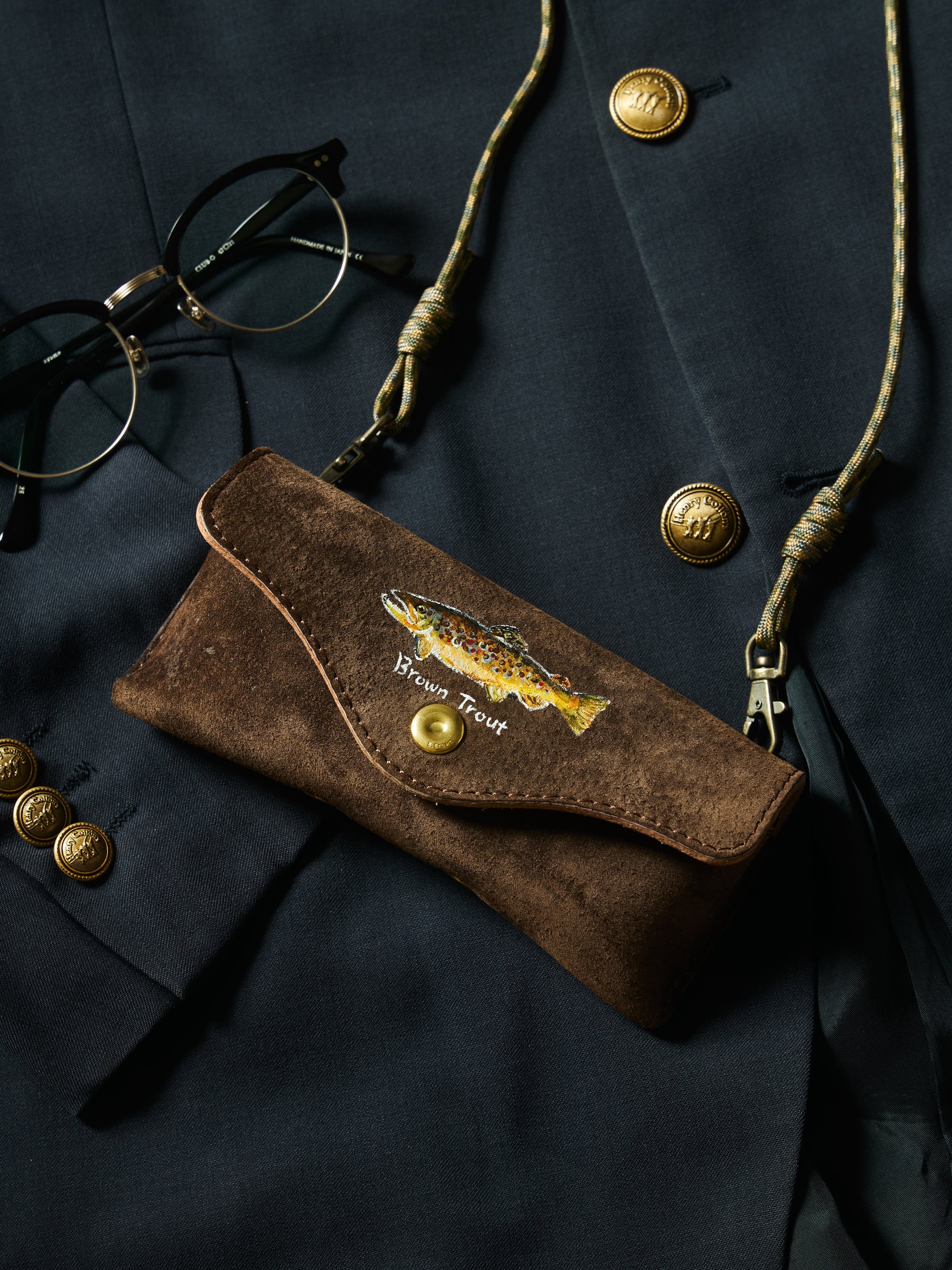 【BrownBrown×2nd】ウェアラブルアイウエアケース BrownBrown×2nd】ウェアラブルアイウエアケース[Brown Trout] – CLUB 2nd