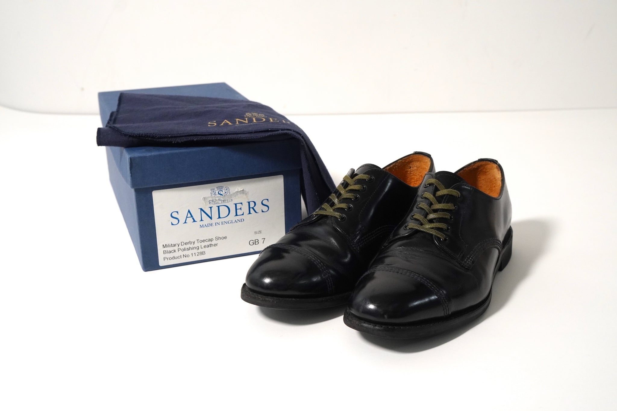 サンダースのミリタリー ダービーシューズ[イングランド製]（ブラック